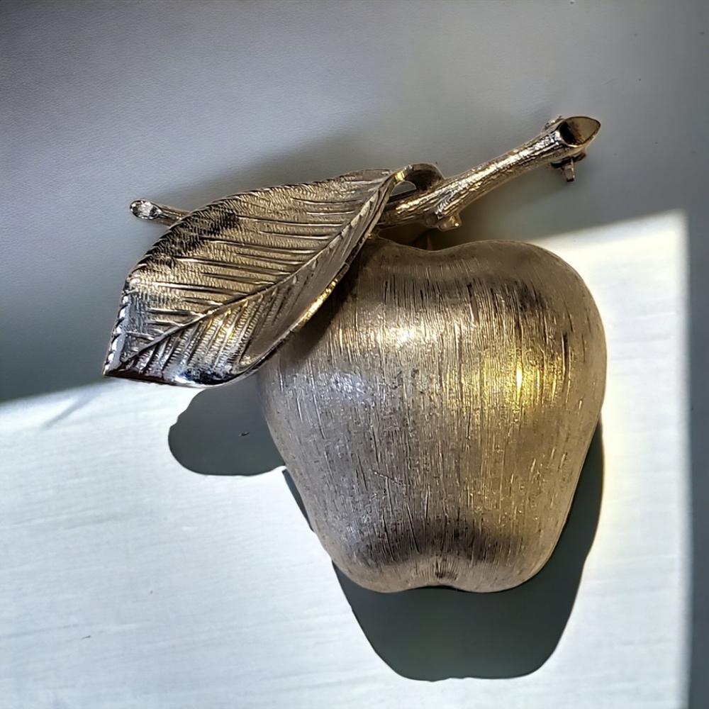 Giovanni Signed Apple Brooch in Silver Tone Metal